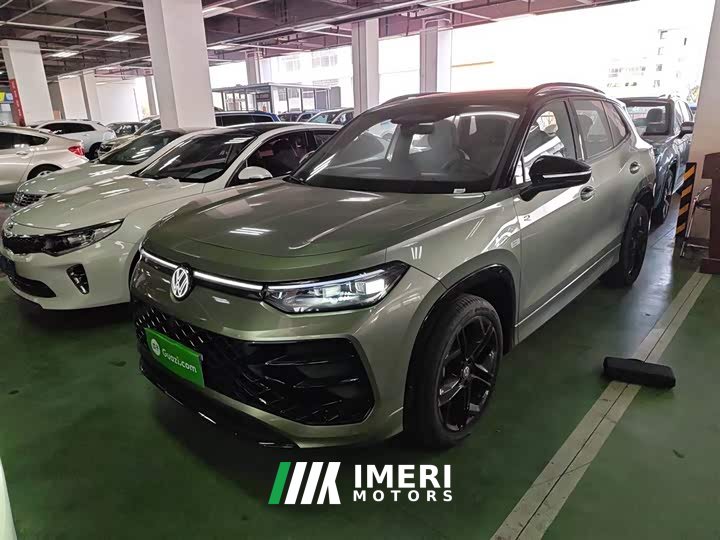 Volkswagen Taos L 380TSI AWD Luxury Easy Package