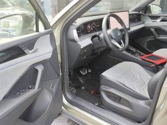 Volkswagen Taos L 380TSI AWD Luxury - ფოტო 16