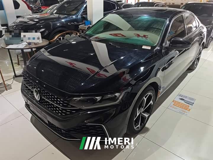 Volkswagen Passat 330TSI Starry Sky Elite