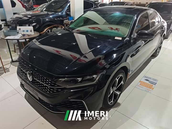 Volkswagen Passat 330TSI Starry Sky Elite