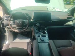 Toyota Sienna 2.5L Hybrid Platinum Edition - фото 6