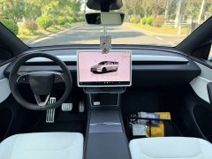 Tesla Model Y Rear-Wheel Drive - ფოტო 13