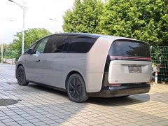 Li Auto Li Xiang MEGA Ultra - ფოტო 8