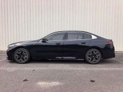 BMW 5 Series 530Li Luxury M Sport Package - ფოტო 4