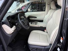 Lexus LM 500h Six-Seat Premium Edition - ფოტო 4