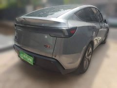 Tesla Model Y Rear-Wheel Drive - ფოტო 4