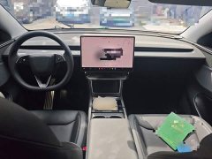 Tesla Model Y Rear-Wheel Drive - ფოტო 5