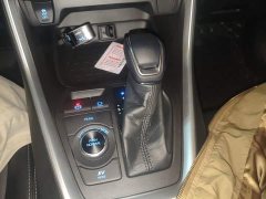 Toyota Venza Hybrid 2.5L E-CVT AWD Luxury - ფოტო 10