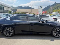 BMW 5 Series 530Li Luxury M Sport Package - ფოტო 11