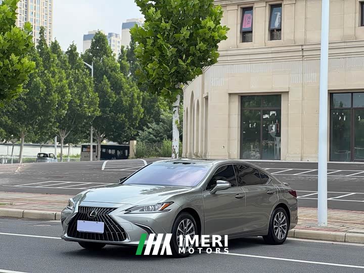 Lexus ES 2022 300h Excellence Edition - ავტომობილი ჩინეთიდან