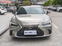 Lexus ES 200 Premium Edition - ფოტო 2