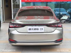 Lexus ES 200 Premium Edition - ფოტო 8