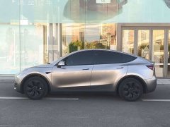 Tesla Model Y Rear-Wheel Drive - ფოტო 3