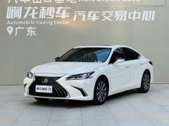 Lexus ES 200 Excellence Edition - ფოტო 1
