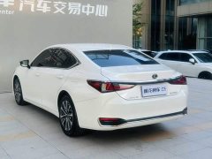 Lexus ES 200 Excellence Edition - ფოტო 16
