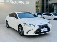 Lexus ES 200 Excellence Edition - ფოტო 3