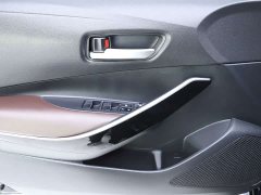 Toyota Corolla Hybrid 1.8H E-CVT Luxury - ფოტო 9