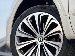 Bentley Bentayga 4.0T V8 Long Wheelbase Elegance Edition - ფოტო 17