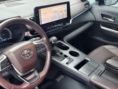 Toyota Sienna 2021 2.5L Hybrid Platinum Edition - ფოტო 10