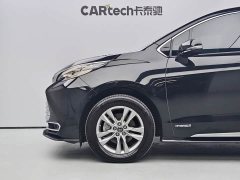 Toyota Sienna 2021 2.5L Hybrid Platinum Edition - ფოტო 6