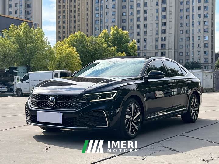 Volkswagen Passat 330TSI Starry Sky Luxury Edition