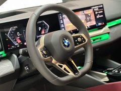 BMW 5 Series 530Li Luxury M Sport Package - ფოტო 7