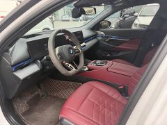 BMW 5 Series 530Li Luxury M Sport Package - ფოტო 2