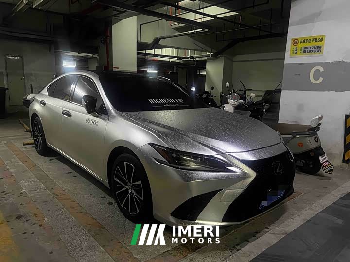 Lexus ES 300h Premium Edition - ავტომობილი ჩინეთიდან