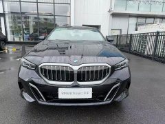 BMW 5 Series 530Li Luxury M Sport Package - ფოტო 3