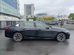 BMW 5 Series 530Li Luxury M Sport Package - ფოტო 6
