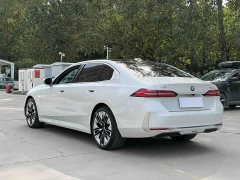 BMW 5 Series 530Li Luxury Edition Premium Package - ფოტო 3