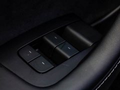 Tesla Model Y Long Range All-Wheel Drive - ფოტო 17