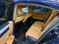 Lexus ES 200 Premium Edition - ფოტო 3