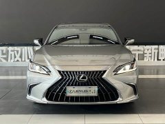 Lexus ES 200 Premium Edition - ფოტო 2