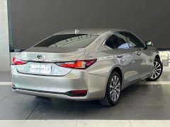 Lexus ES 200 Premium Edition - ფოტო 4
