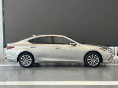 Lexus ES 200 Premium Edition - ფოტო 7