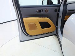 Li Auto i8 Standard Edition - ფოტო 10