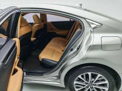 Lexus ES 300h Excellence Edition - ფოტო 10
