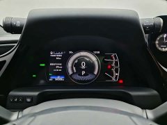 Lexus ES 300h Excellence Edition - ფოტო 15