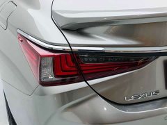 Lexus ES 300h Excellence Edition - ფოტო 17