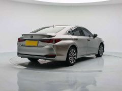 Lexus ES 300h Excellence Edition - ფოტო 4