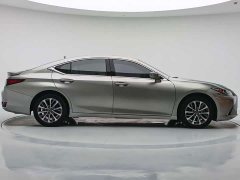 Lexus ES 300h Excellence Edition - ფოტო 7