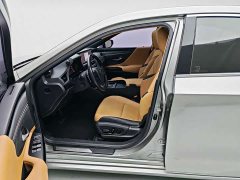 Lexus ES 300h Excellence Edition - ფოტო 9