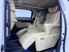 Toyota Alphard 2021 Hybrid 2.5L Luxury - ფოტო 9