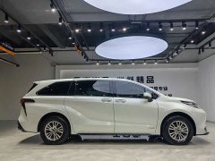 Toyota Sienna 2021 2.5L Hybrid Premium Edition - ფოტო 12
