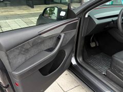 Tesla Model Y Long Range All-Wheel Drive - ფოტო 14