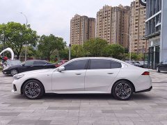 BMW 5 Series 525Li M Sport Package - ფოტო 4