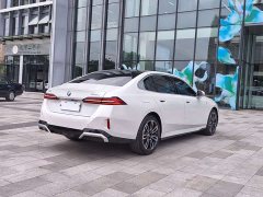 BMW 5 Series 525Li M Sport Package - ფოტო 5