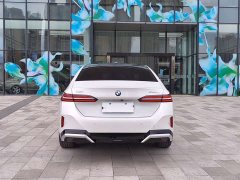 BMW 5 Series 525Li M Sport Package - ფოტო 6