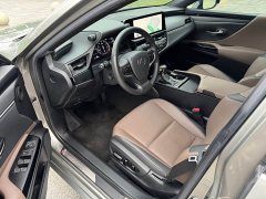 Lexus ES 200 Excellence Edition - ფოტო 10